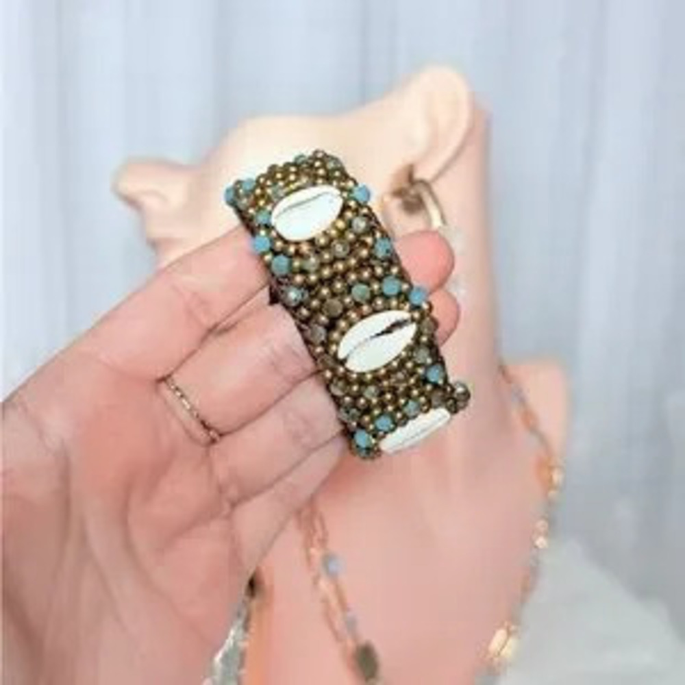 ?? Handcrafted Beaded Shell Bracelet - Picture 2 of 4